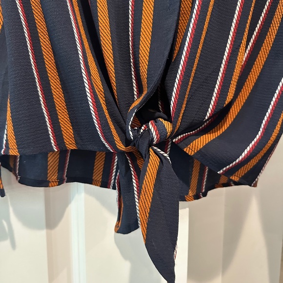 Monteau tie front button up top - Picture 3 of 5